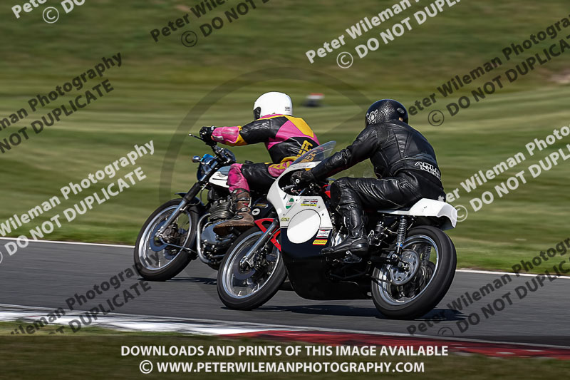 Vintage motorcycle club;eventdigitalimages;mallory park;mallory park trackday photographs;no limits trackdays;peter wileman photography;trackday digital images;trackday photos;vmcc festival 1000 bikes photographs